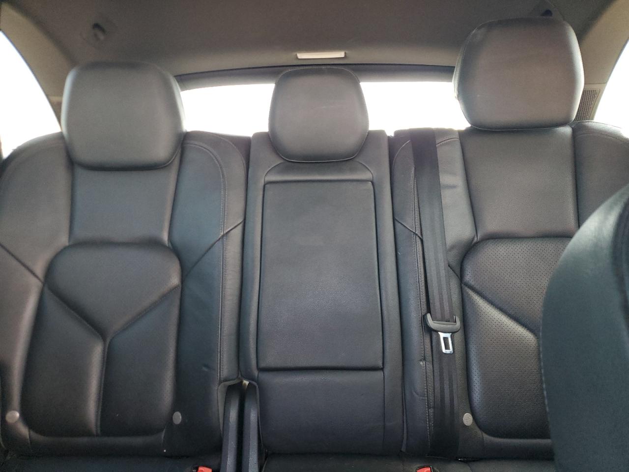 Porsche Cayenne S Hybrid Image 9