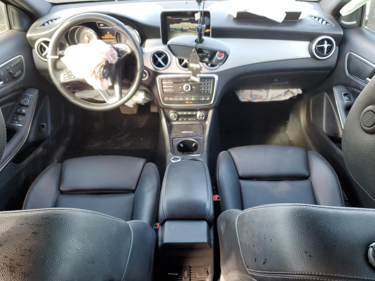 Mercedes-Benz GLA 250 4matic Image 13