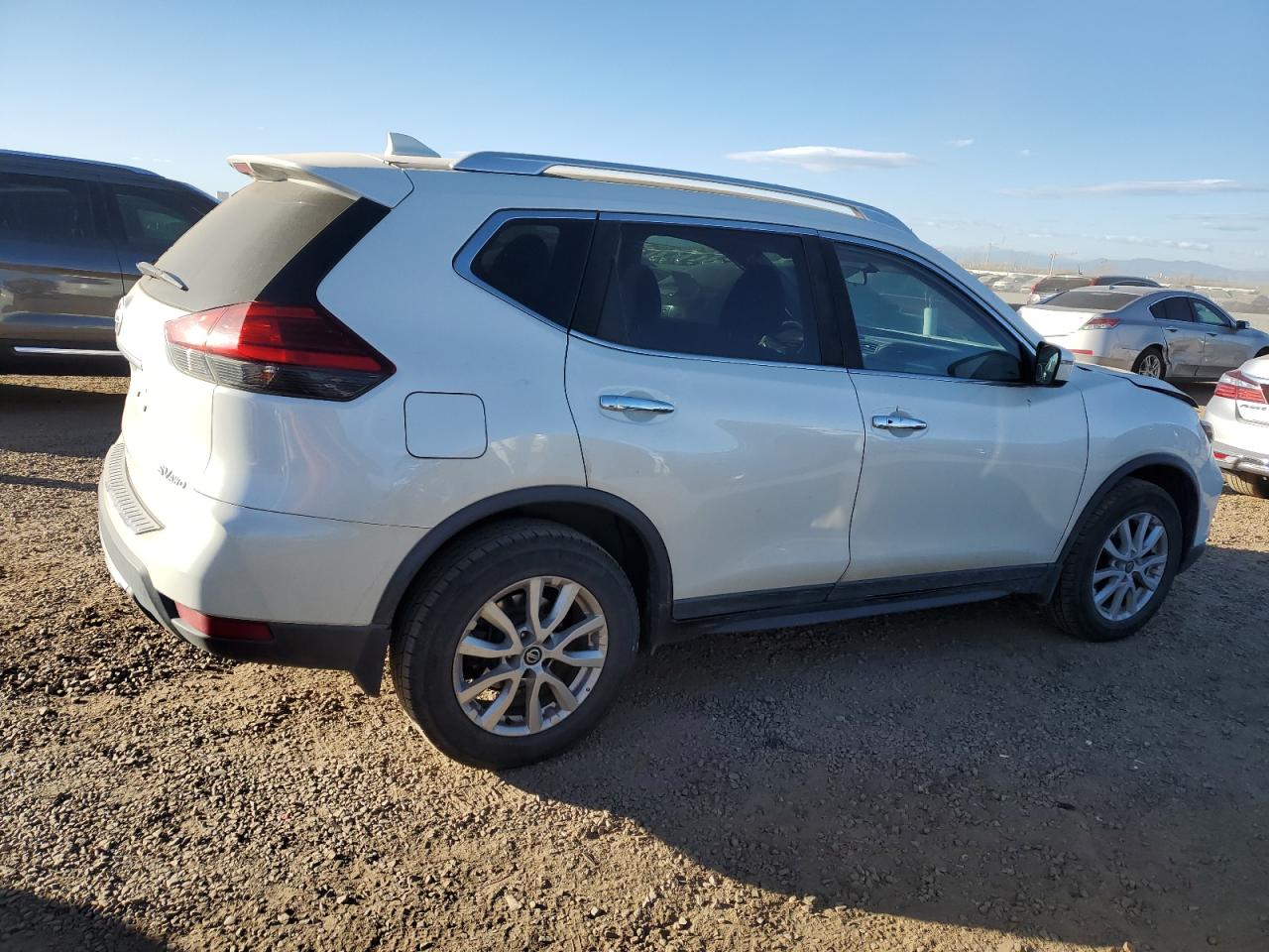 Nissan Rogue S Image 3