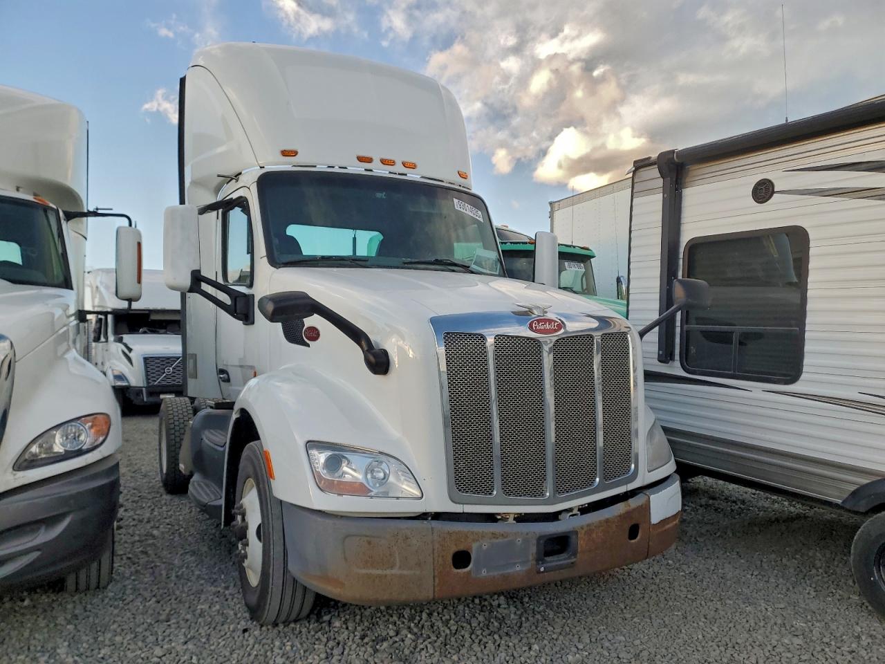 Peterbilt 579 Image 1