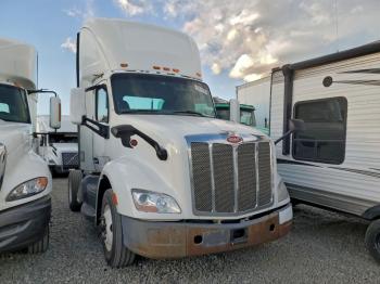  Salvage Peterbilt 579