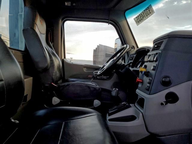 Peterbilt 579 Image 4