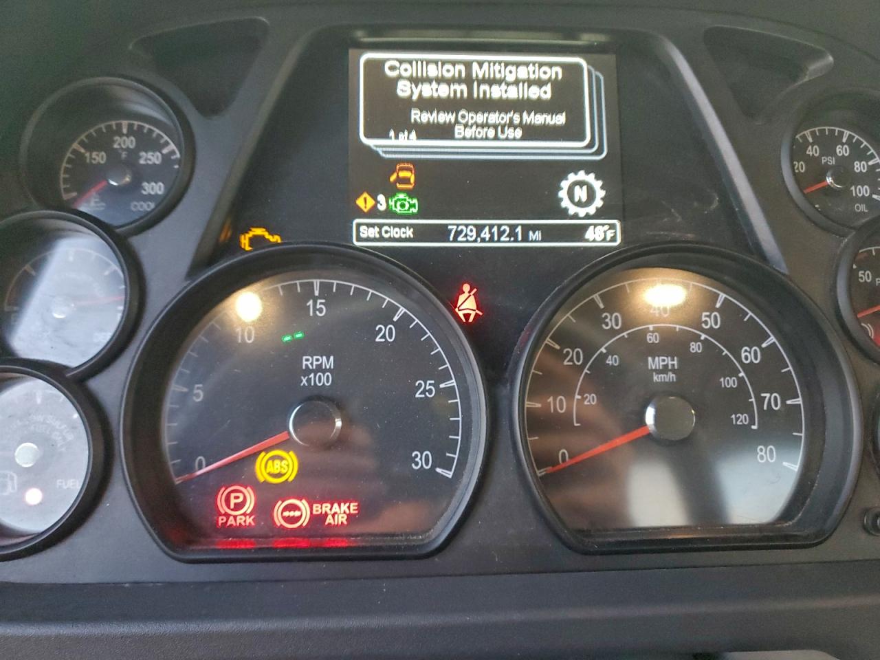 Peterbilt 579 Image 8