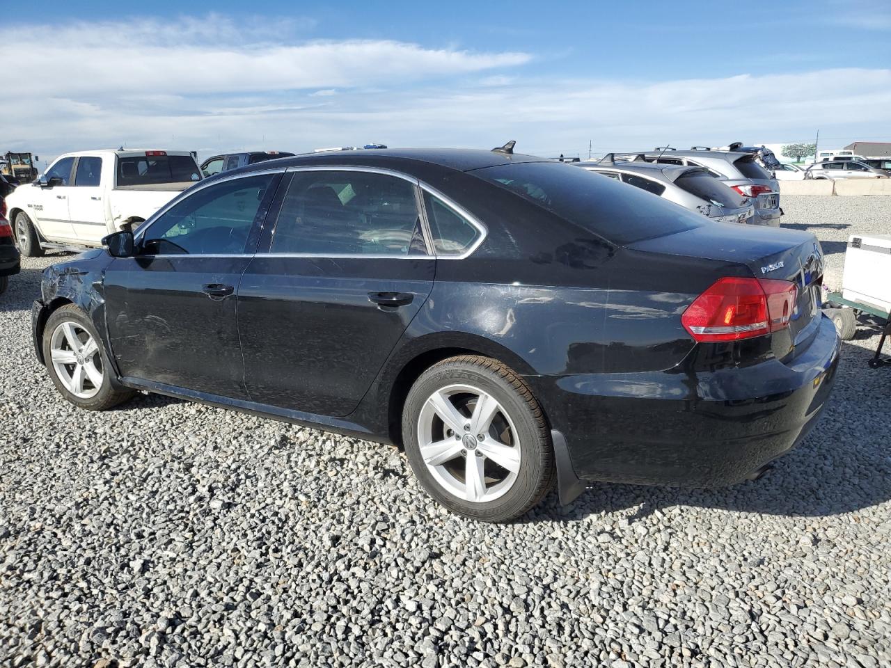 Volkswagen Passat S Image 7