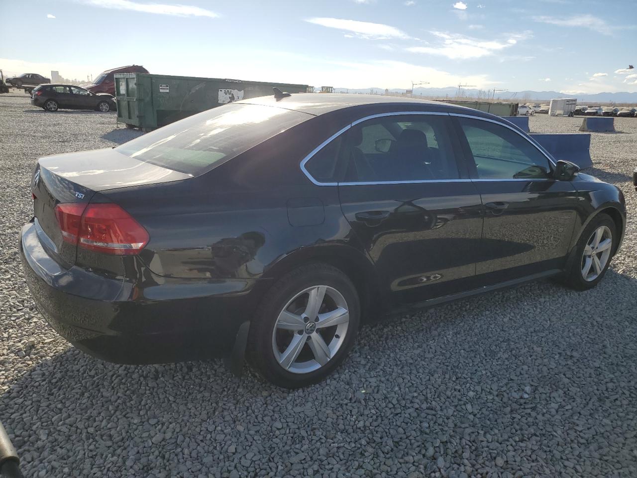 Volkswagen Passat S Image 2