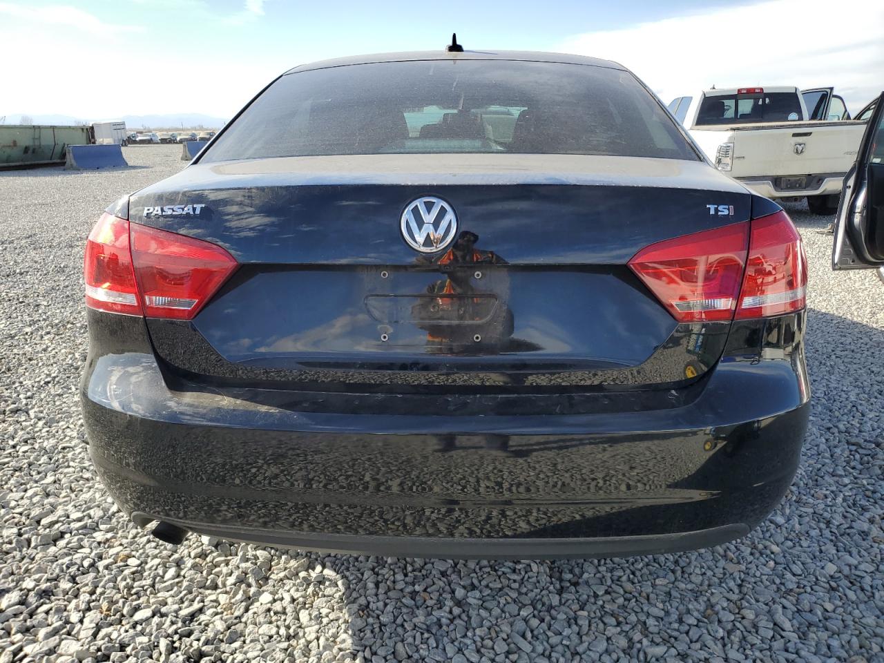 Volkswagen Passat S Image 5