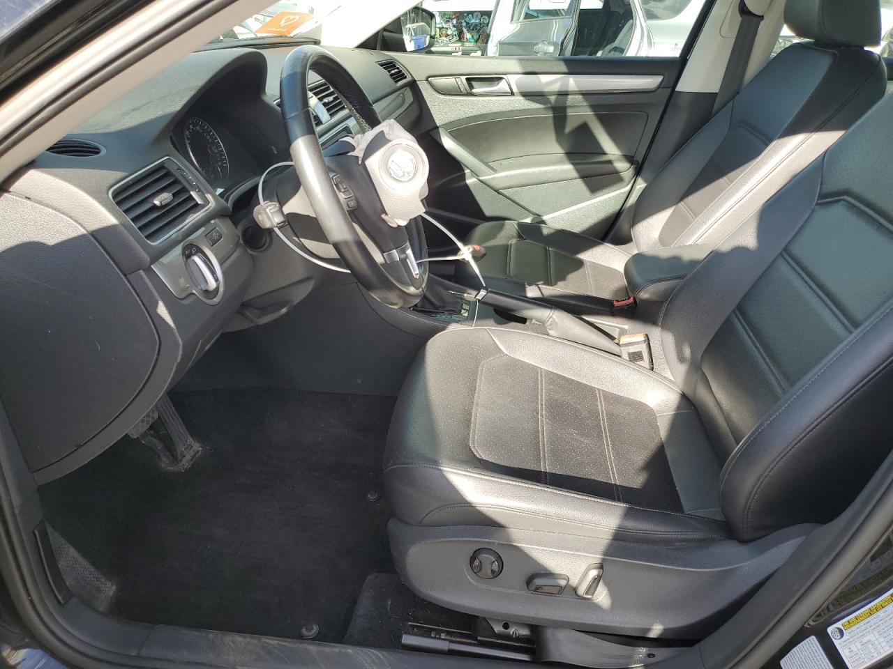 Volkswagen Passat S Image 12