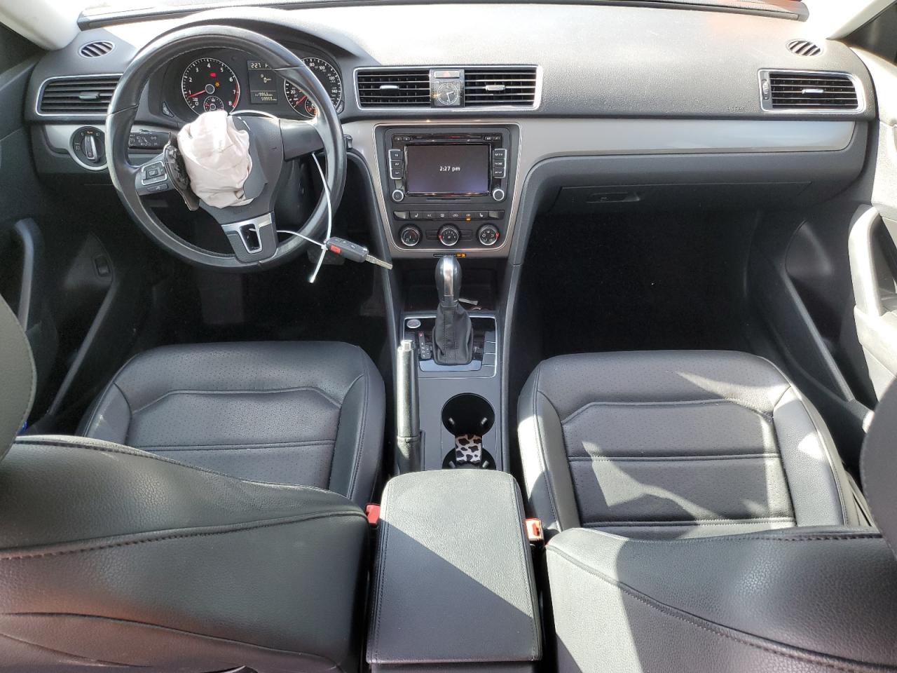 Volkswagen Passat S Image 3