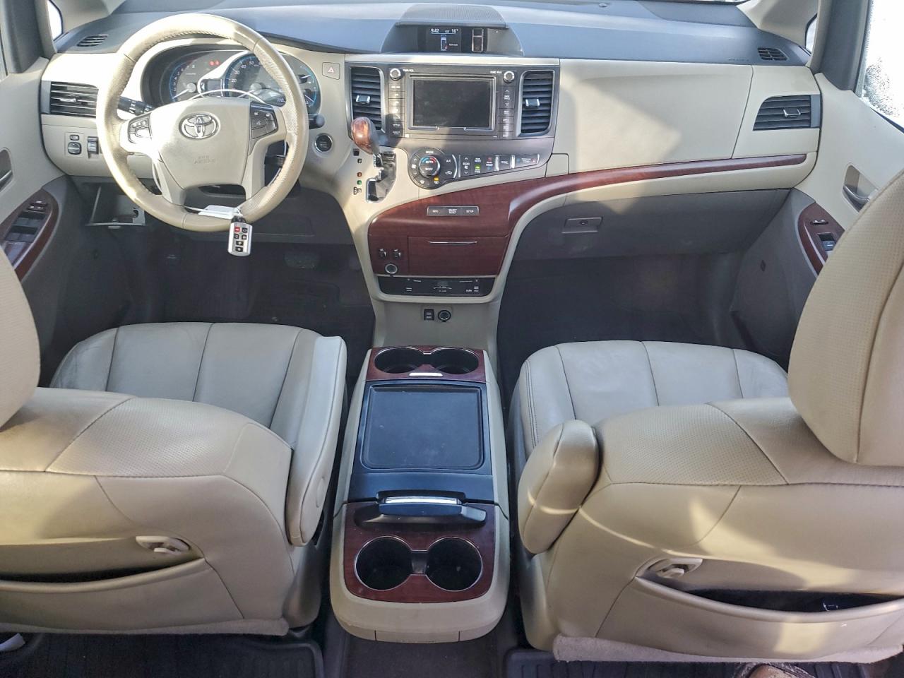 Toyota Sienna Xle Image 5