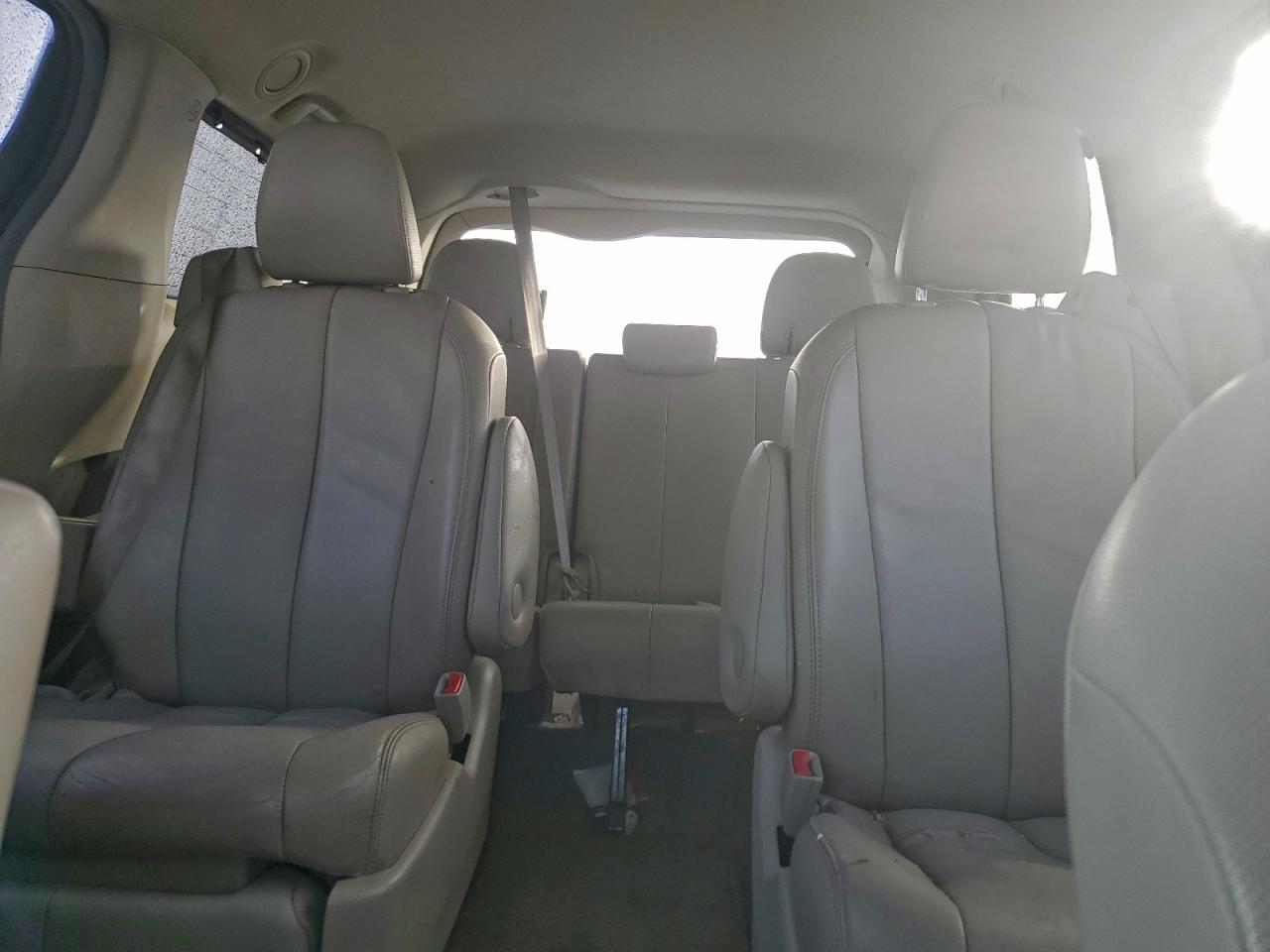 Toyota Sienna Xle Image 13