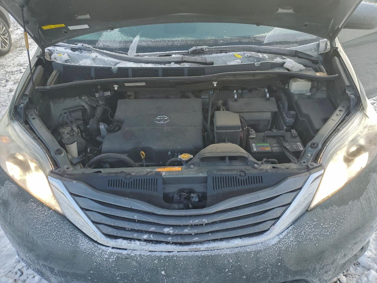 Toyota Sienna Xle Image 8