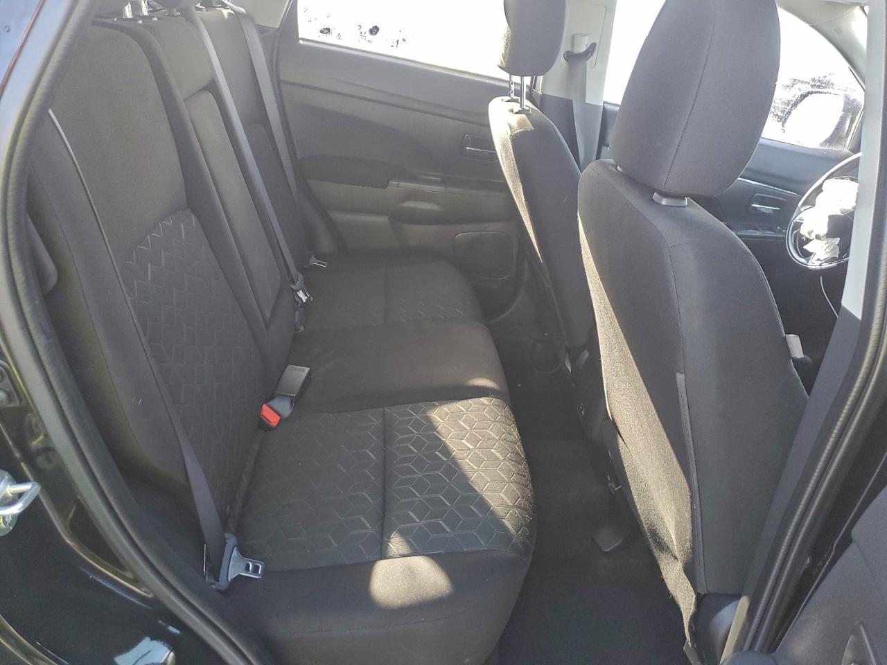 Mitsubishi Outlander Es Image 2