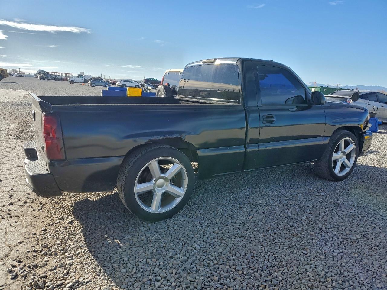 Chevrolet Silverado C1500 Image 2