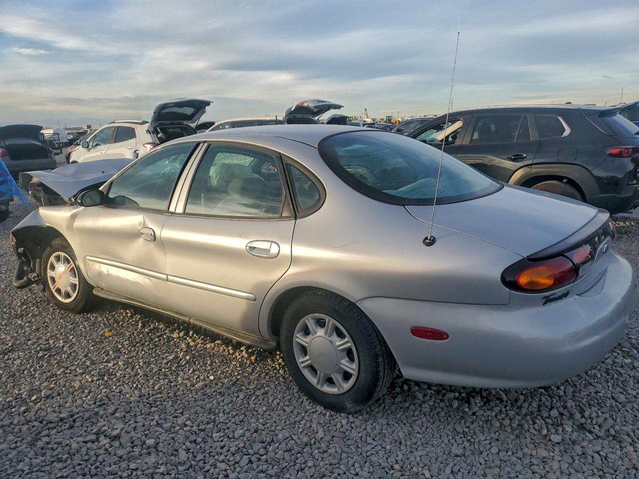 Ford Taurus G Image 4