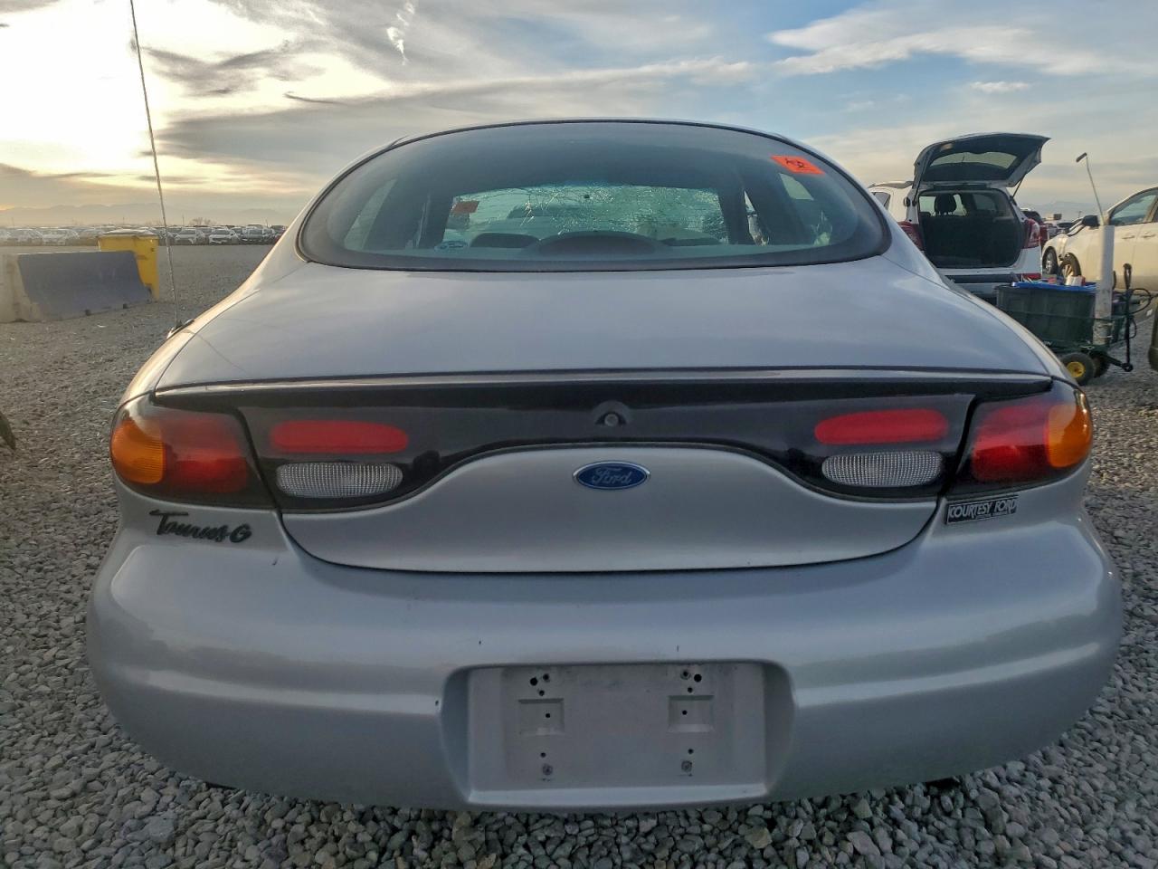Ford Taurus G Image 2