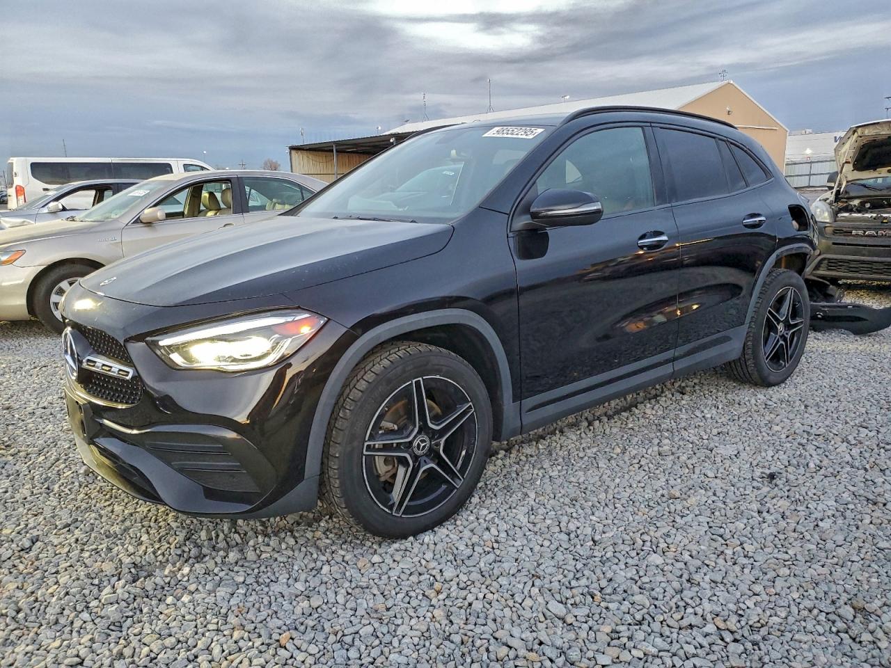 Mercedes-Benz GLA 250 4matic Image 1