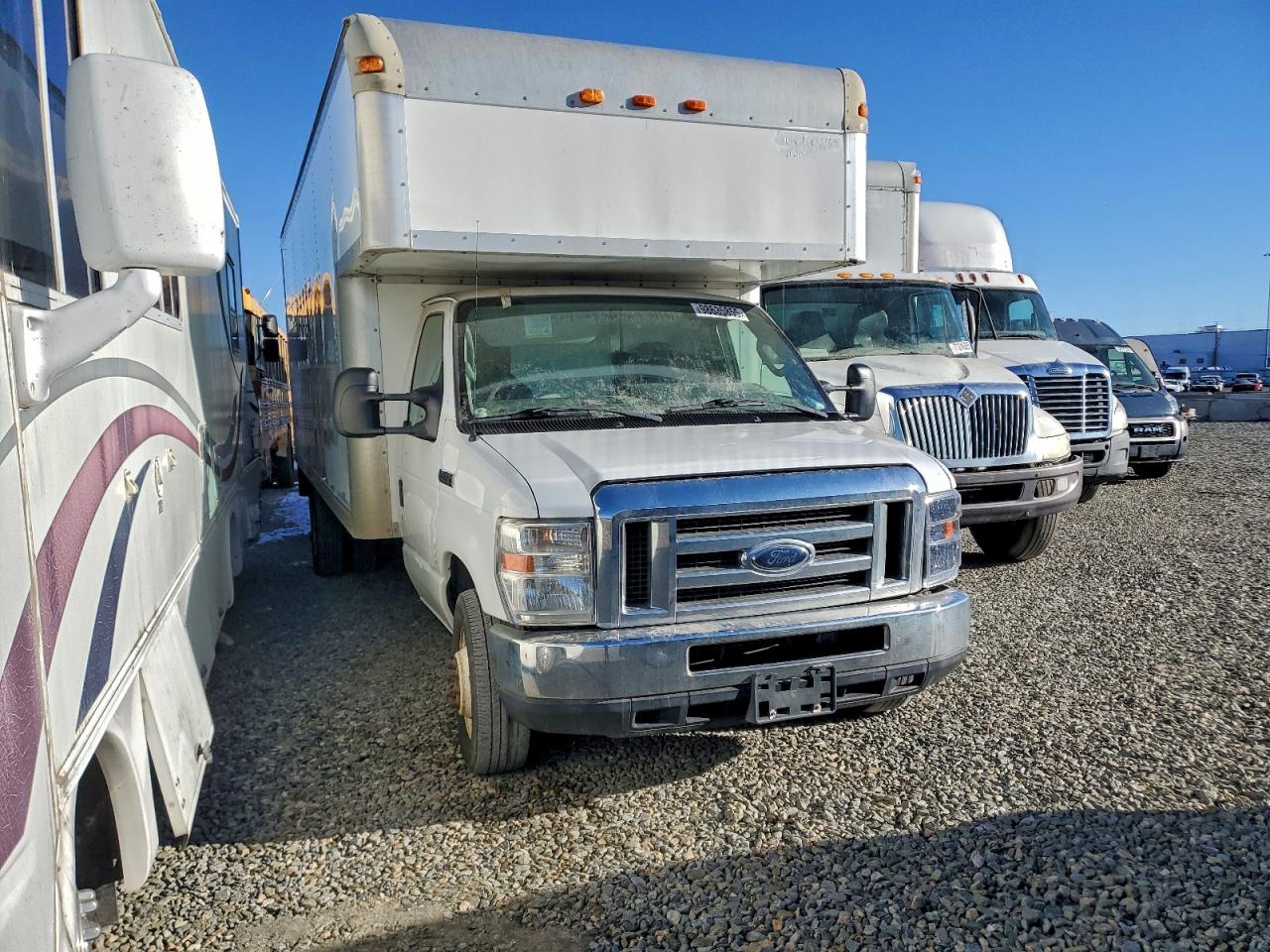 Ford E-450 E450 Super Duty Cutaway Van Image 6