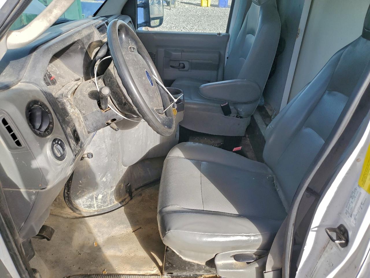 Ford E-450 E450 Super Duty Cutaway Van Image 7