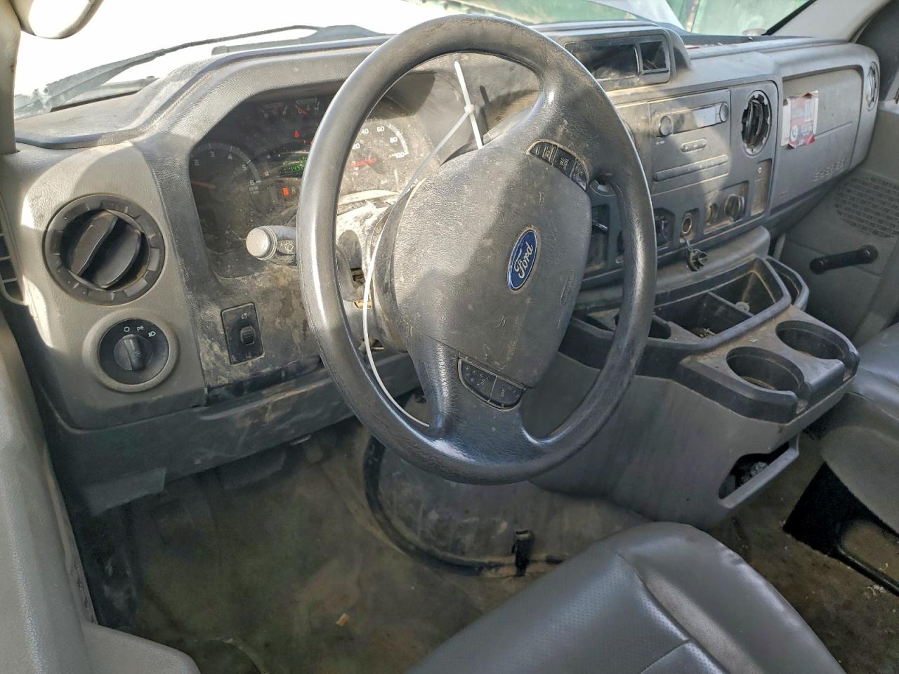 Ford E-450 E450 Super Duty Cutaway Van Image 10