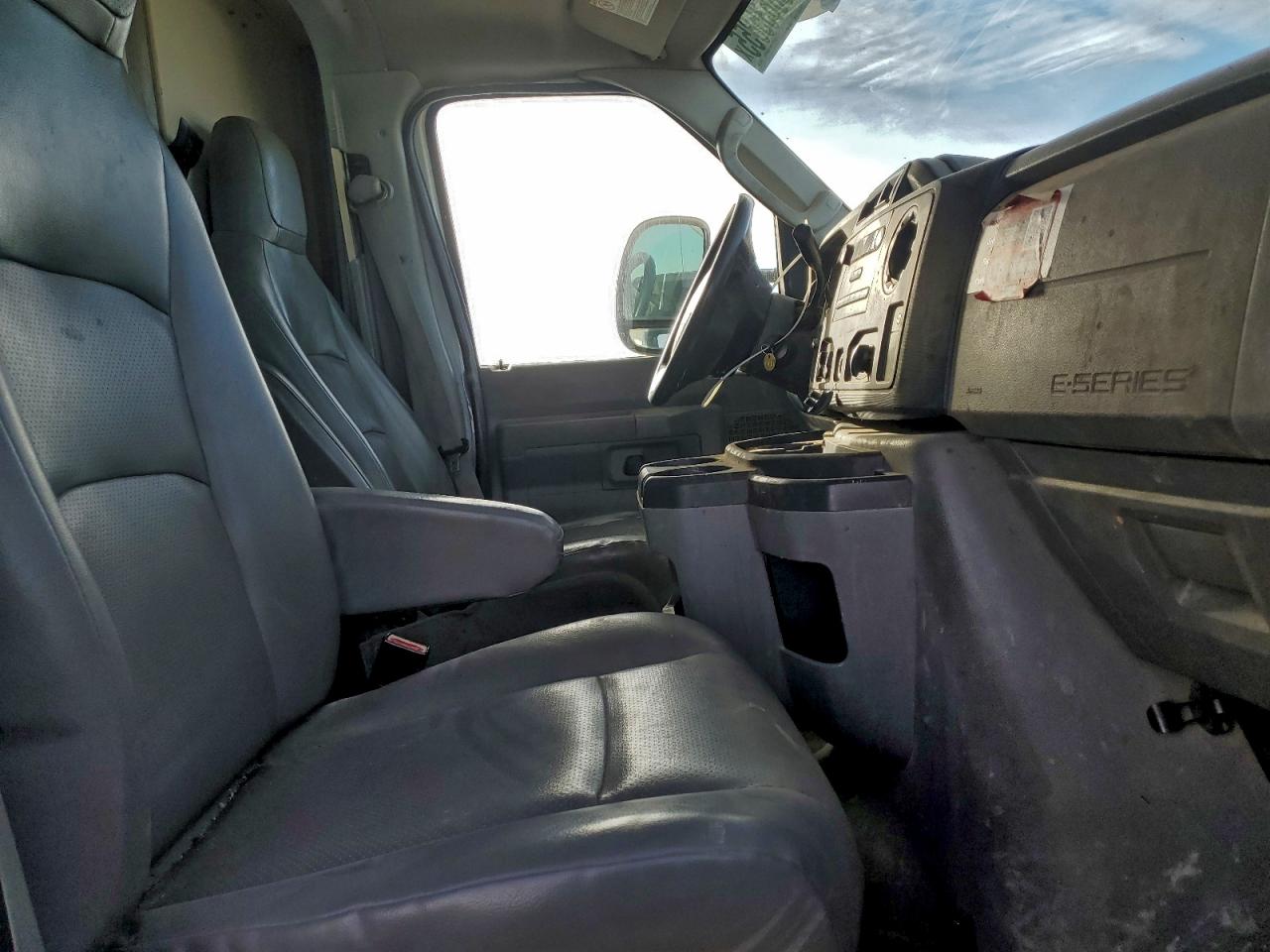 Ford E-450 E450 Super Duty Cutaway Van Image 12