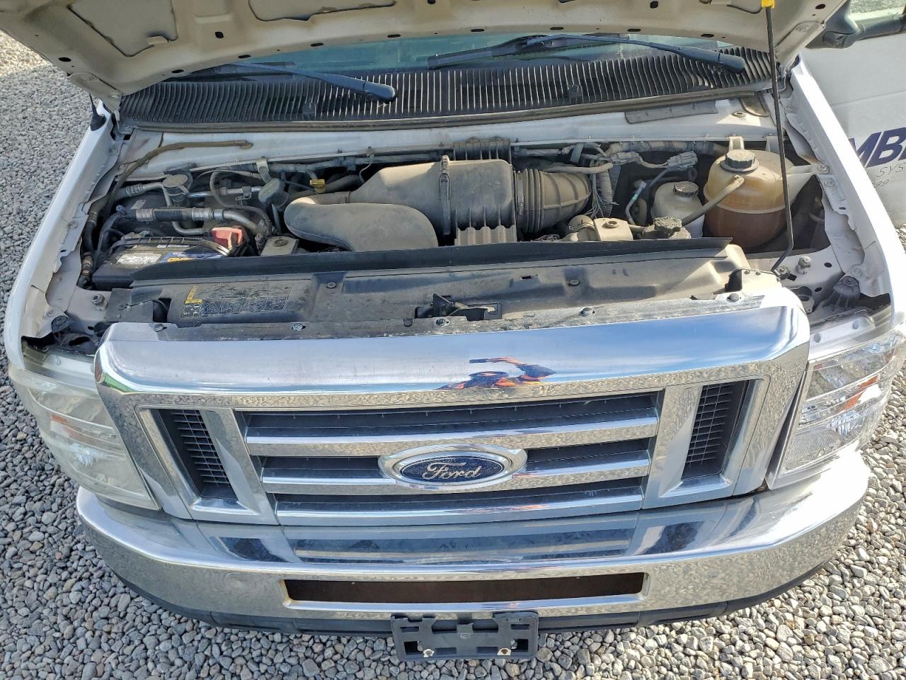 Ford E-450 E450 Super Duty Cutaway Van Image 2