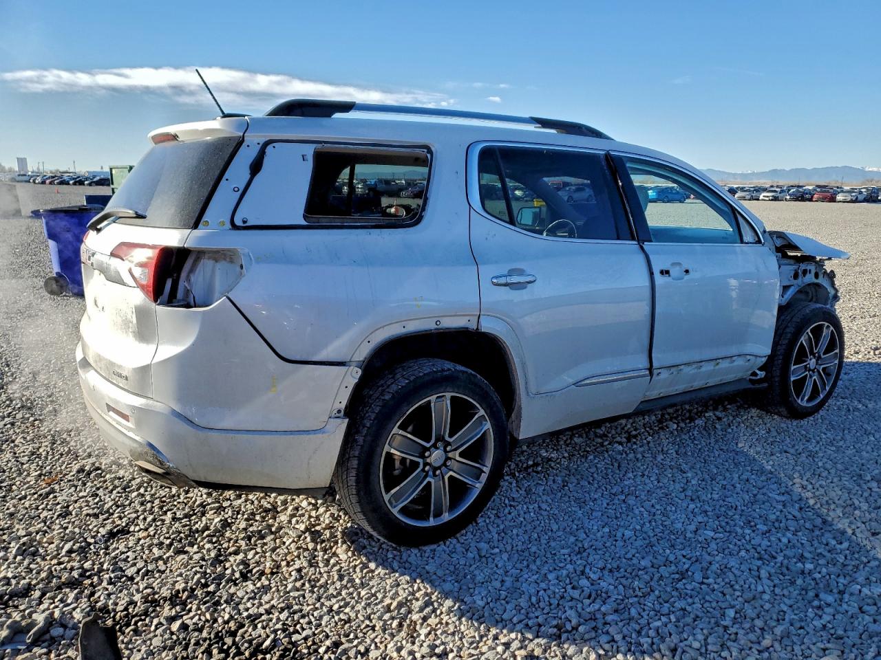 GMC Acadia Denali Image 3