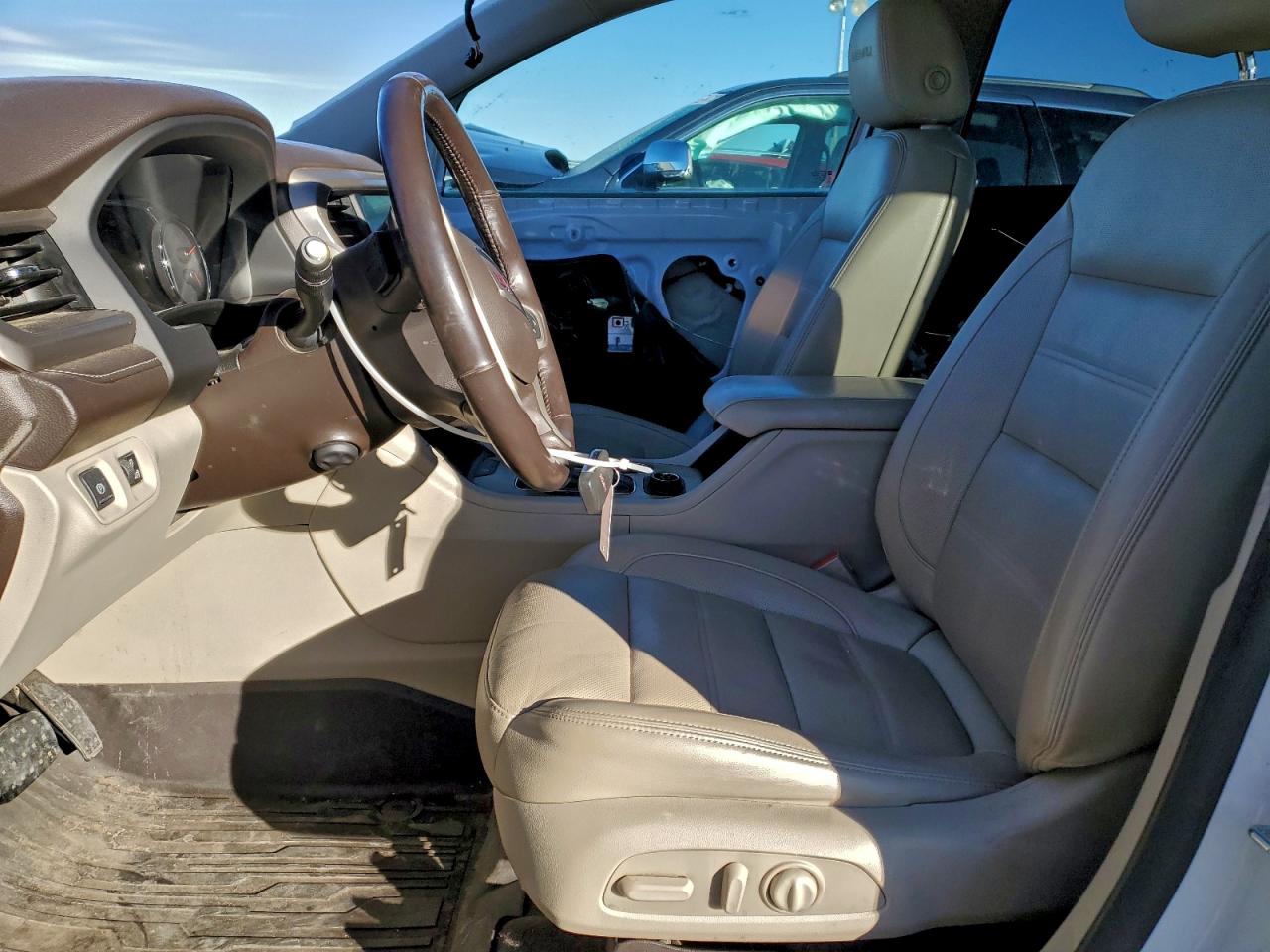 GMC Acadia Denali Image 6