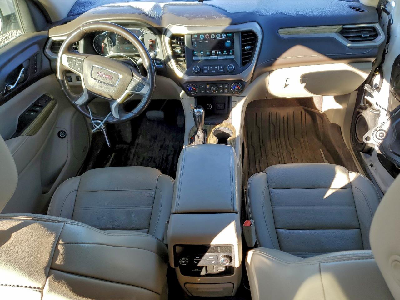 GMC Acadia Denali Image 14