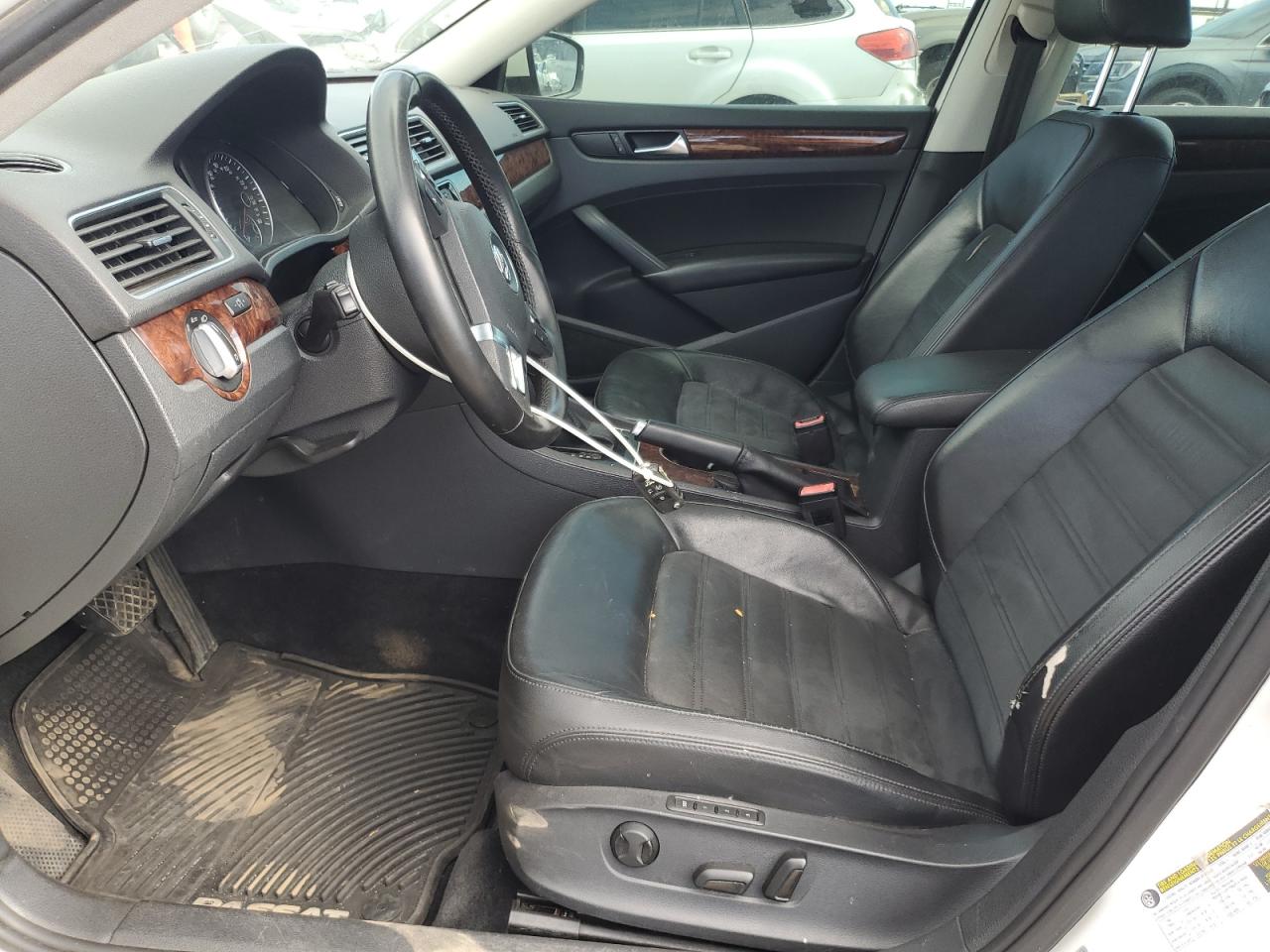 Volkswagen Passat Sel Image 9