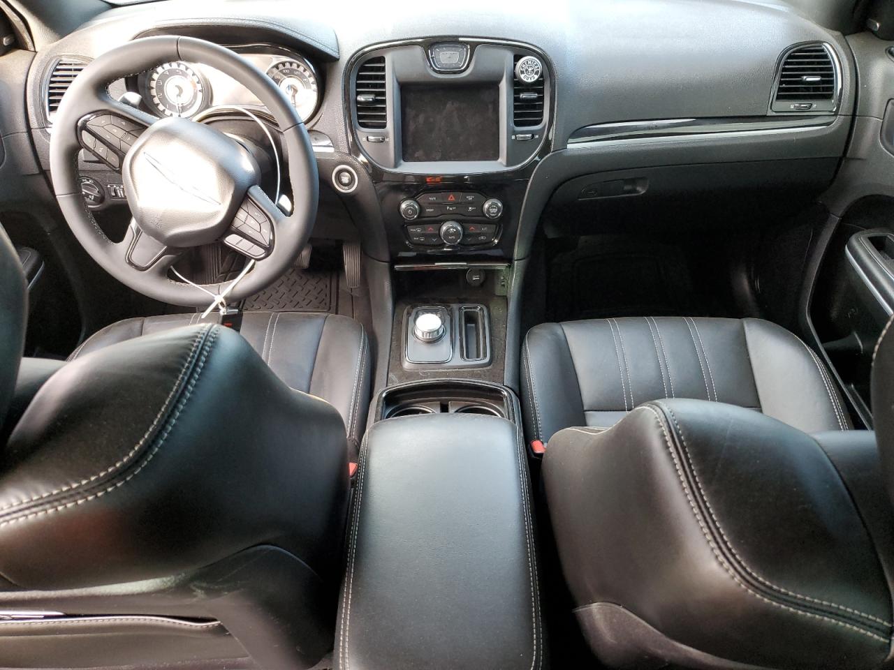 Chrysler 300 S Image 9