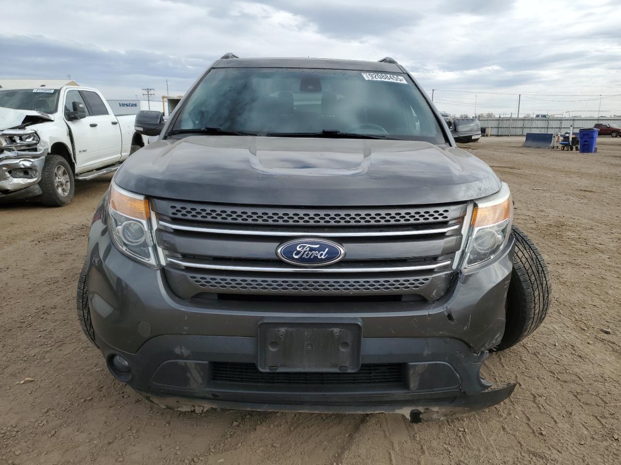 Ford Explorer Limited Image 11