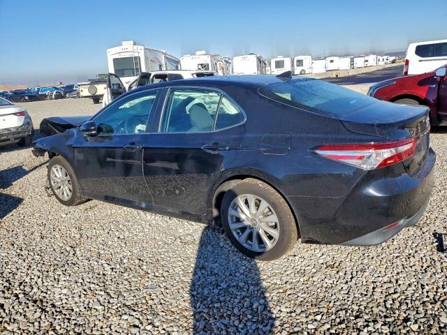 Toyota Camry Le Image 3