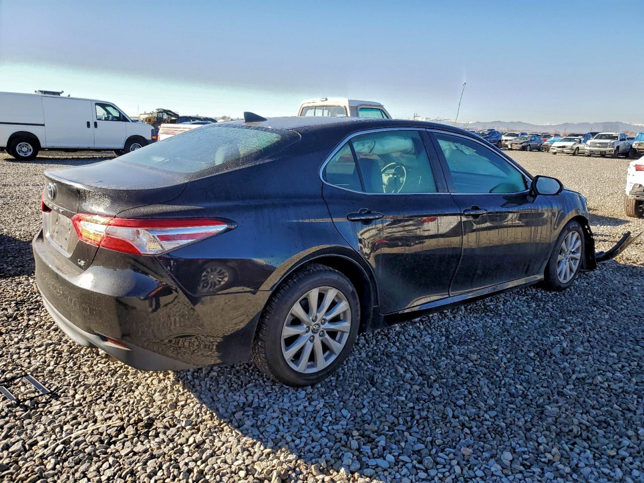 Toyota Camry Le Image 12