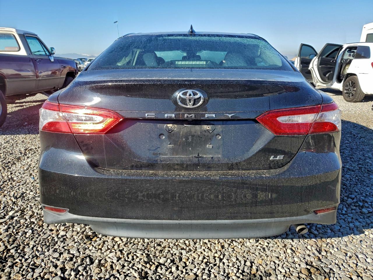 Toyota Camry Le Image 7