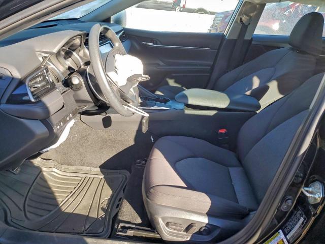 Toyota Camry Le Image 10