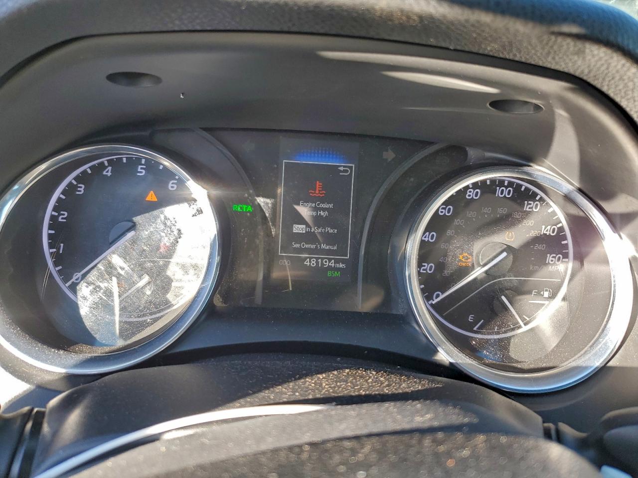 Toyota Camry Le Image 9