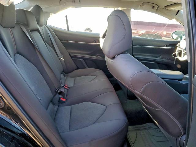 Toyota Camry Le Image 11