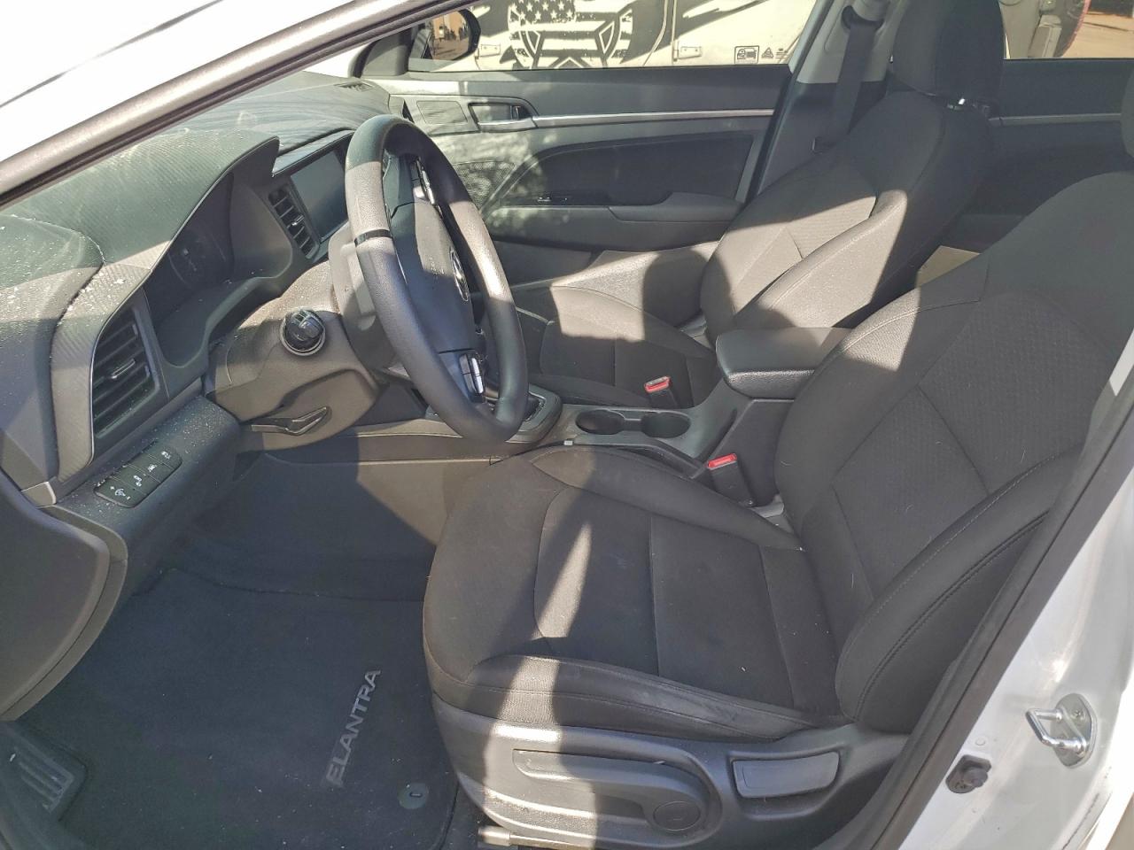 Hyundai ELANTRA Sel Image 3