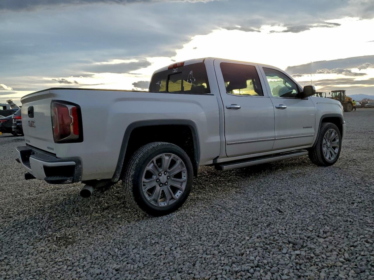 GMC Sierra K1500 Denali Image 11