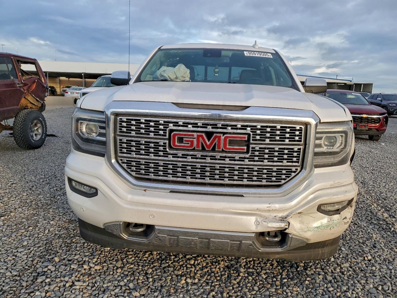 GMC Sierra K1500 Denali Image 4