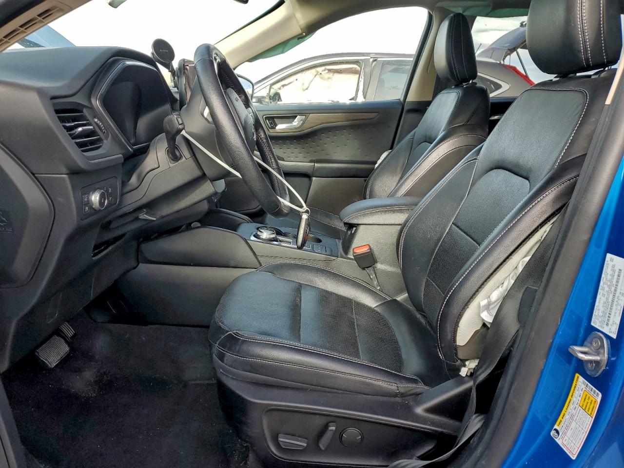 Ford Escape Titanium Image 9