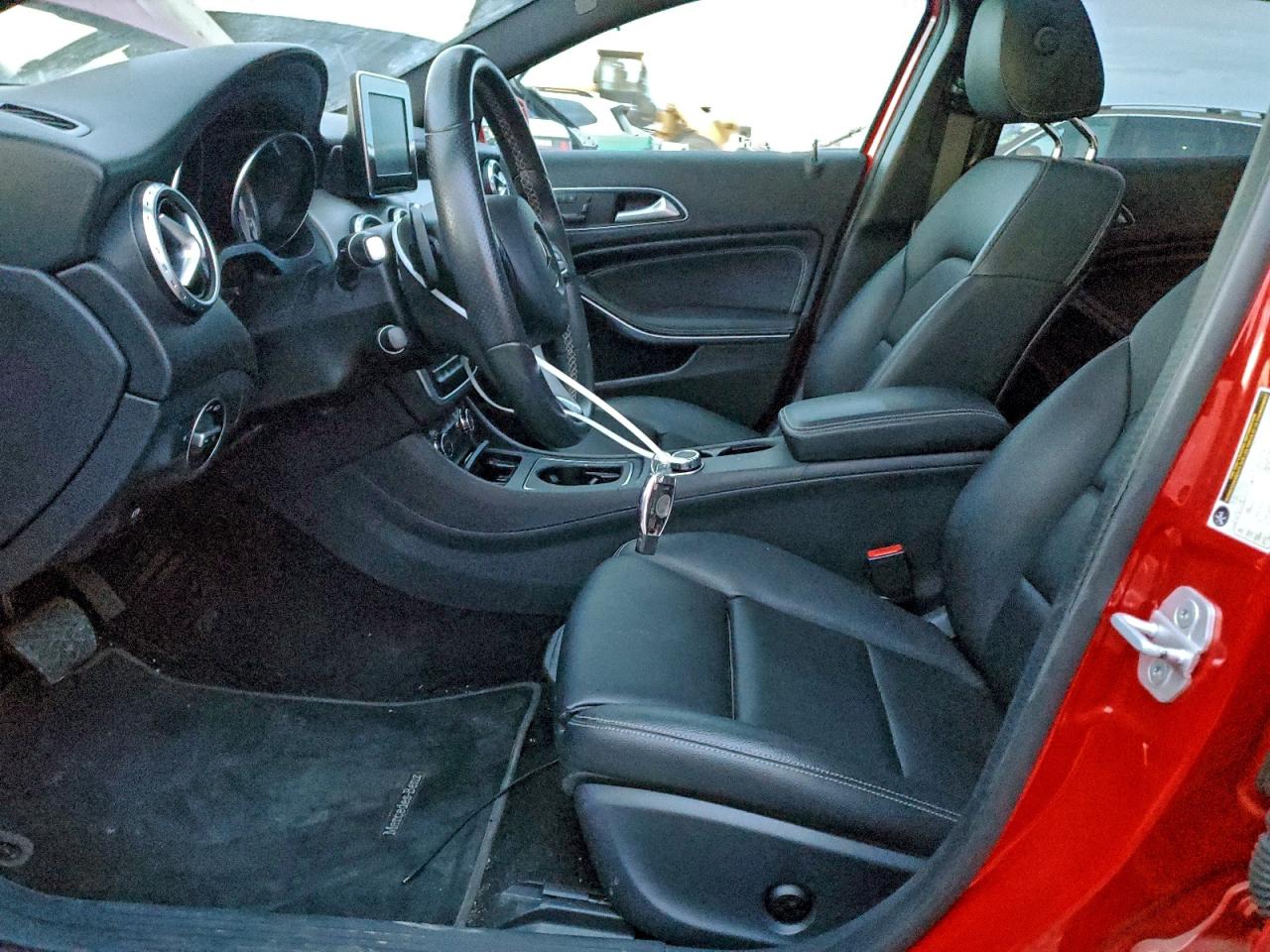 Mercedes-Benz GLA 250 4matic Image 4