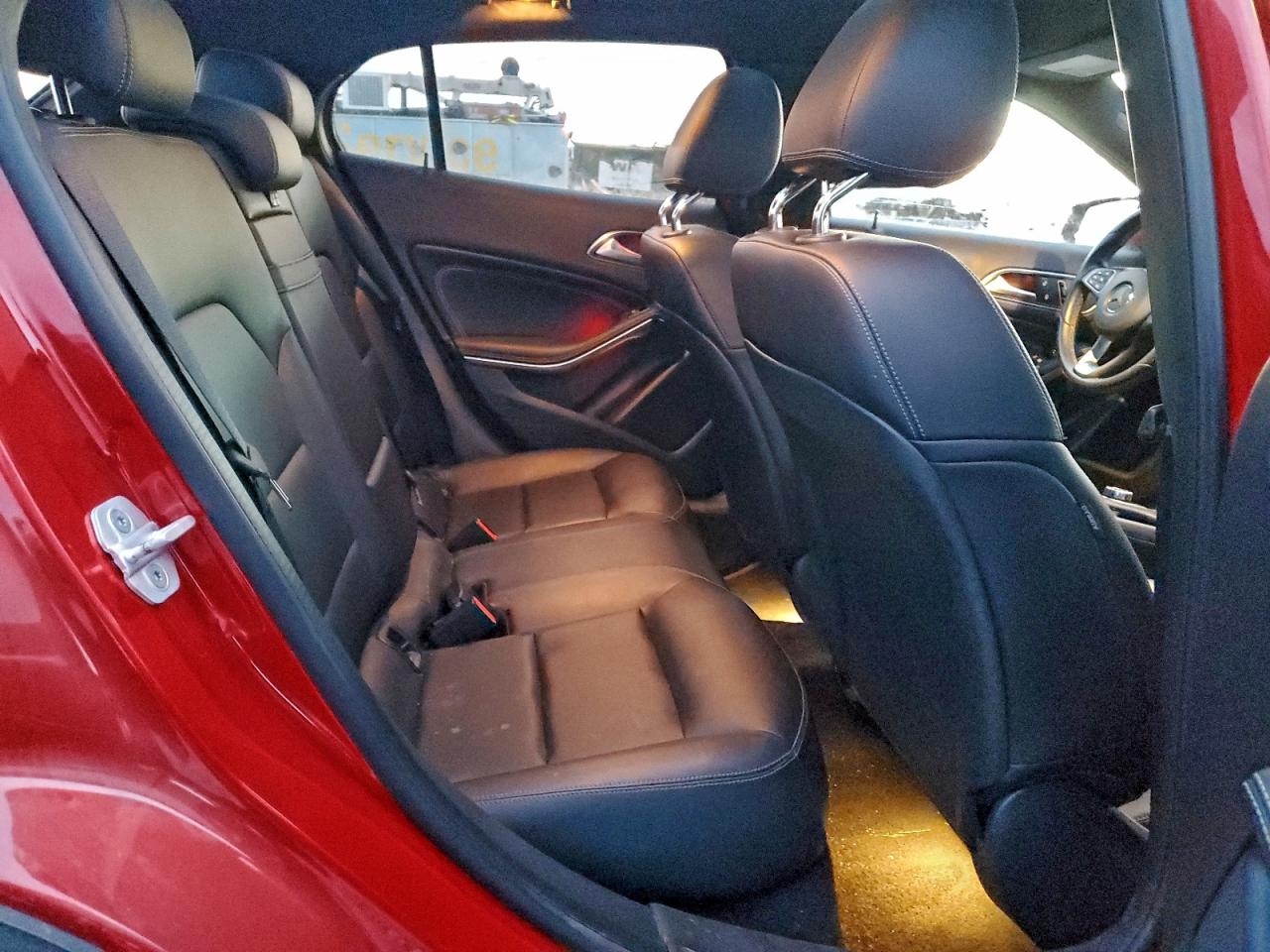 Mercedes-Benz GLA 250 4matic Image 9