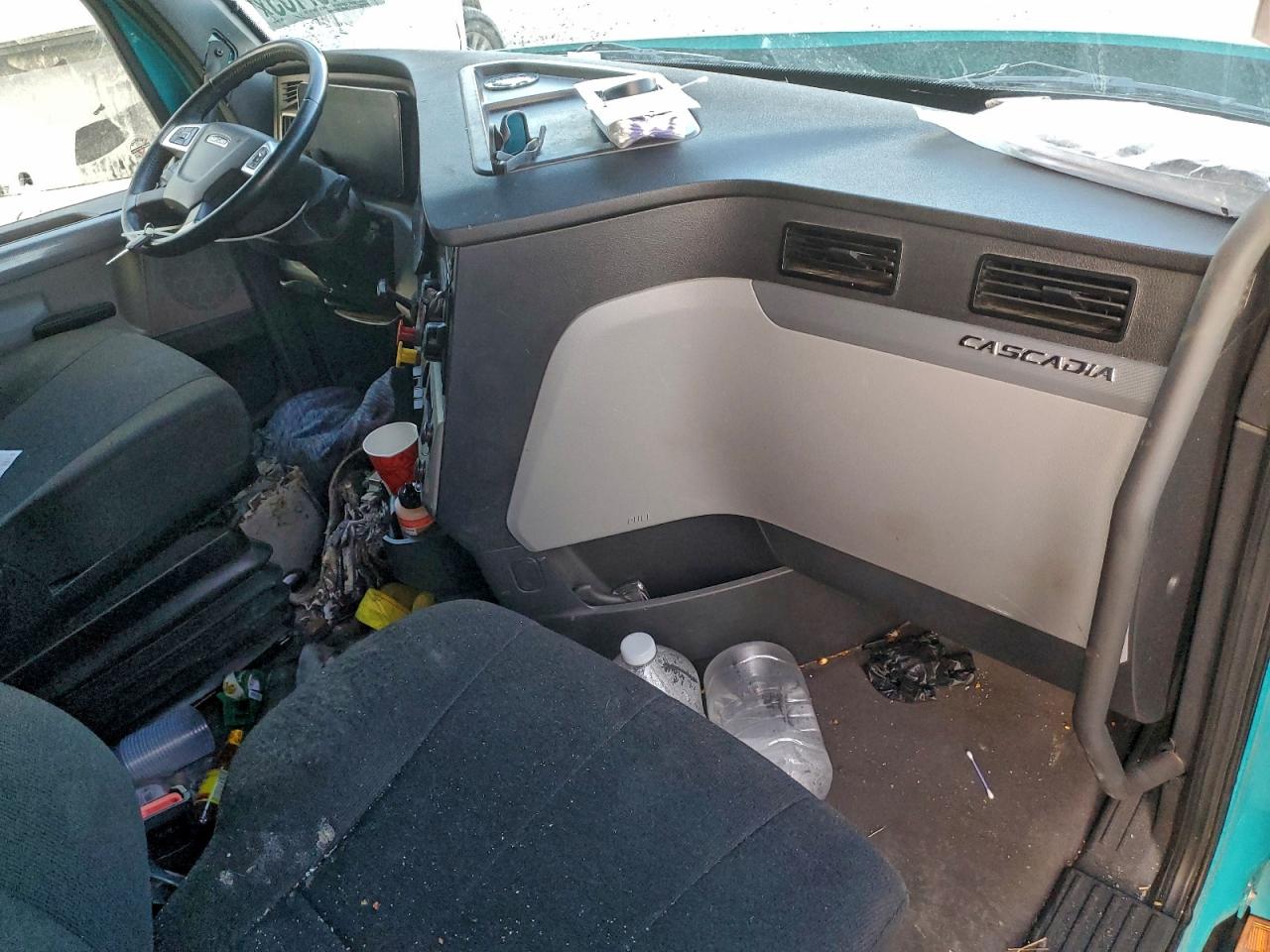 Freightliner Cascadia 1 Image 3