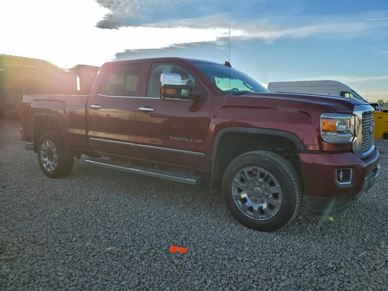 GMC Sierra K2500 Denali Image 3
