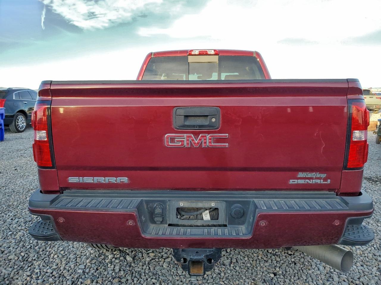 GMC Sierra K2500 Denali Image 11