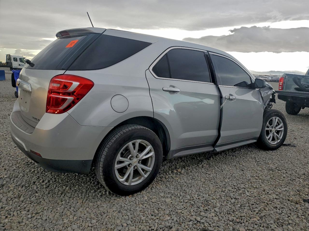 Chevrolet Equinox Ls Image 2