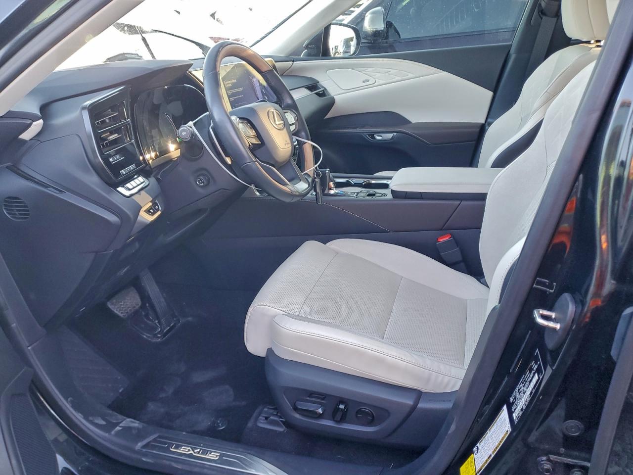 Lexus RX 450h+ Luxury Image 11