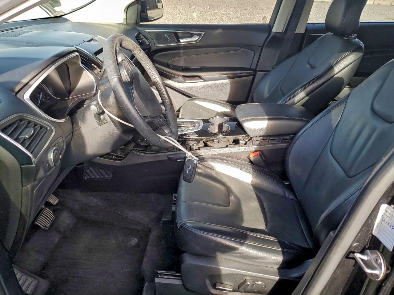 Ford Edge Titanium Image 3