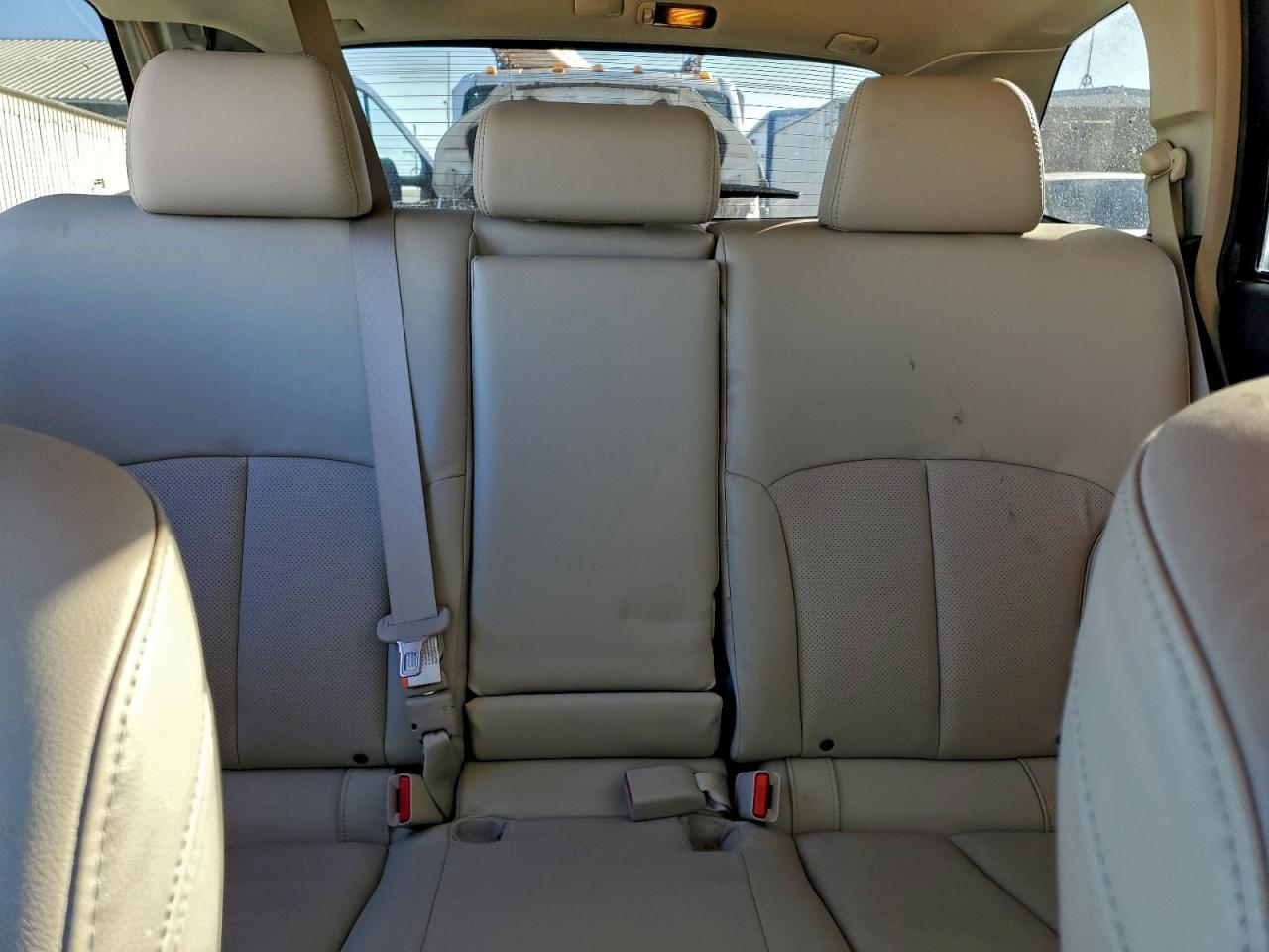 Subaru Outback 2.5i Limited Image 6